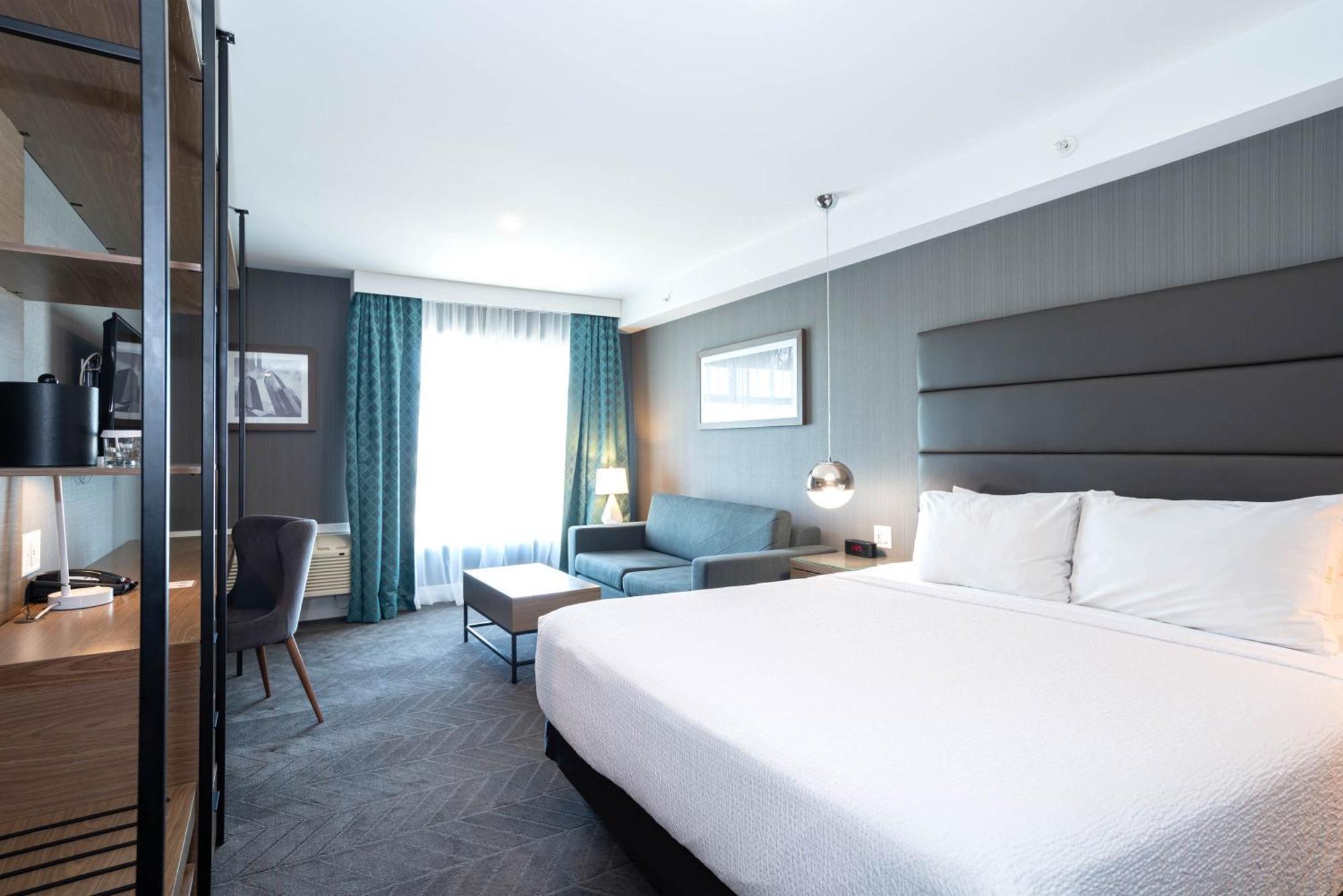 Hotel Sandman Signature Airport